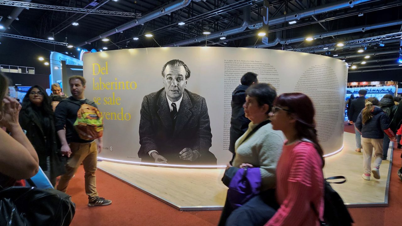 Revista Ñ celebra a Borges a 40 años de su muerte con una edición especial y 40 voces fundamentales