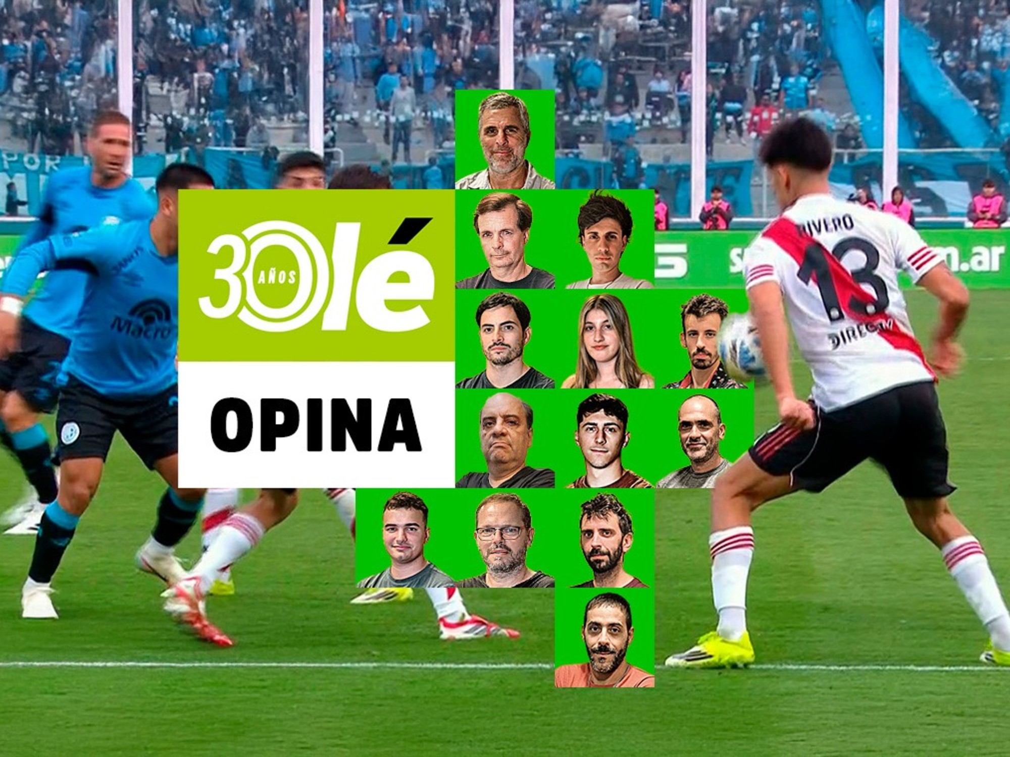 Jugadores de River Plate discuten una jugada en el campo de juego durante la final del Torneo Apertura contra Belgrano.