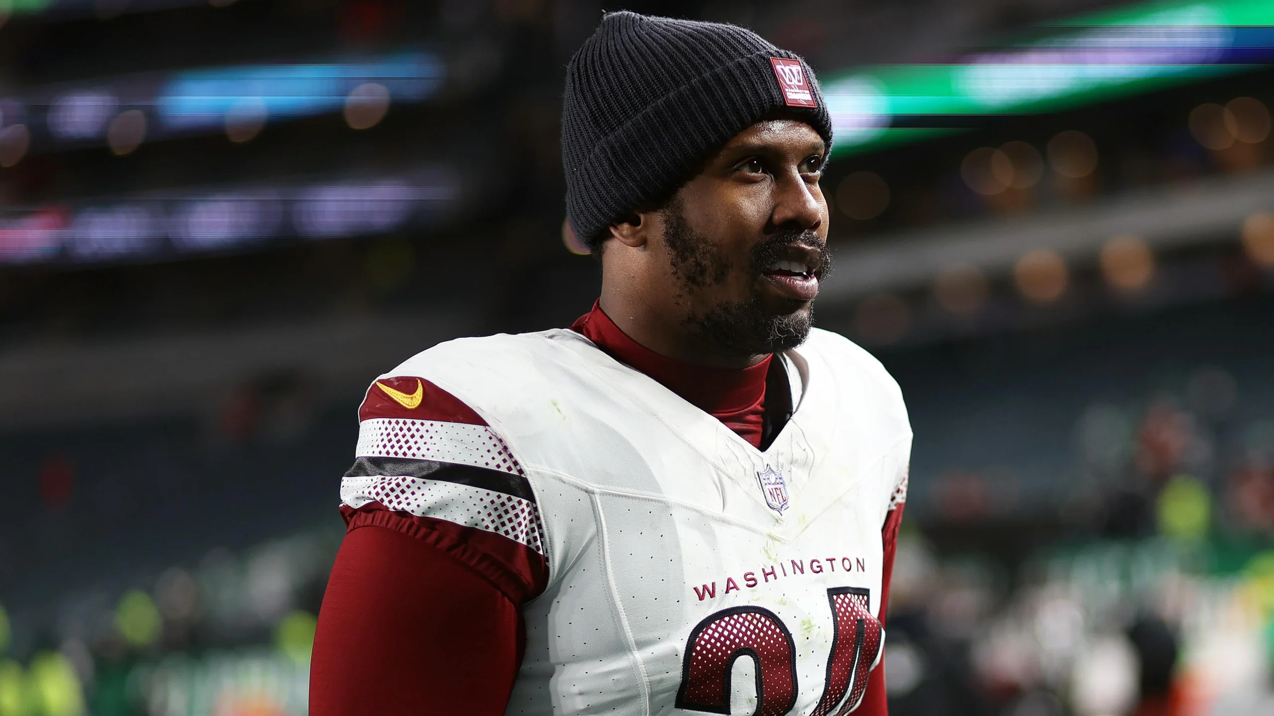Von Miller, linebacker de los Denver Broncos, en acción durante un partido.