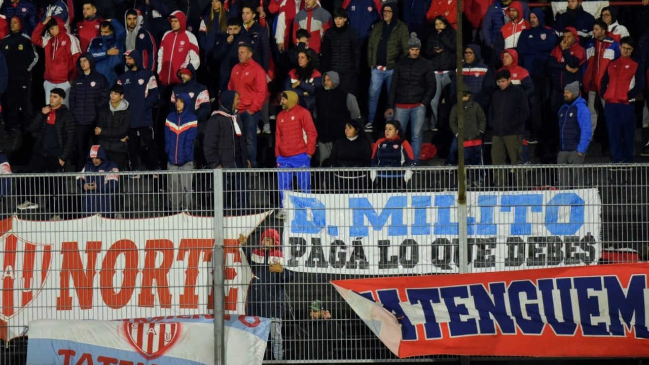 La afición de Unión de Santa Fe se manifestó en el estadio de Newell’s, donde el equipo tatengue disputaba un encuentro por la Copa Argentin