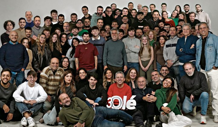 Olé celebra 30 años de pasión futbolera argentina y mira al futuro