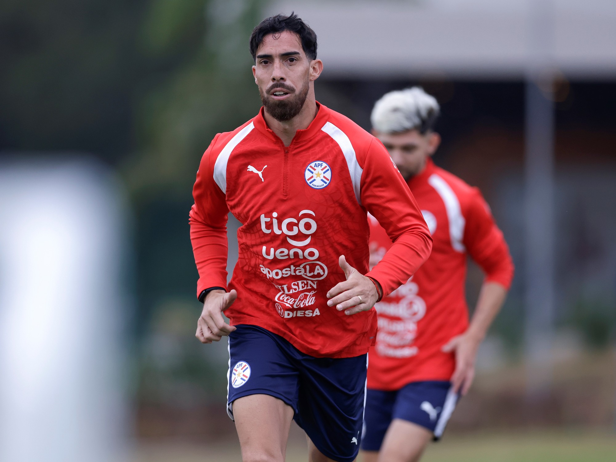 Gabriel Ávalos, delantero de Independiente, entrenando con la camiseta de la Selección de Paraguay.