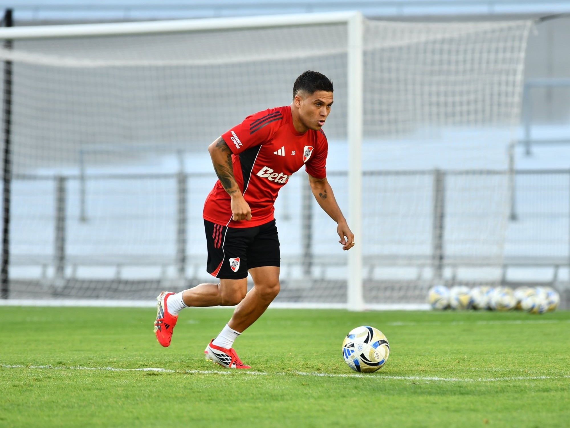 Juan Fernando Quintero, jugador de River Plate, durante un partido.