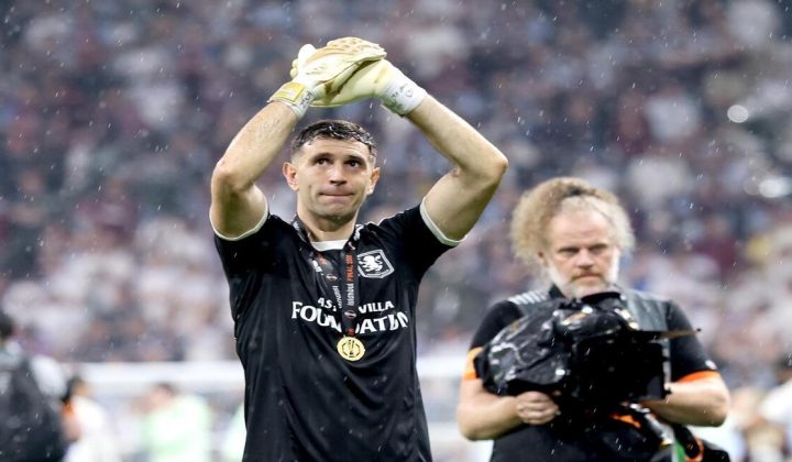 Emiliano Martínez campeón de la Europa League con Aston Villa y extiende su racha invicta en finales