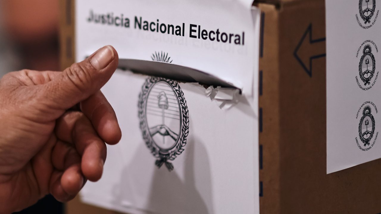 La Paridad Política Argentina: Incertidumbre y el Voto del Centro Como Clave para el Futuro
