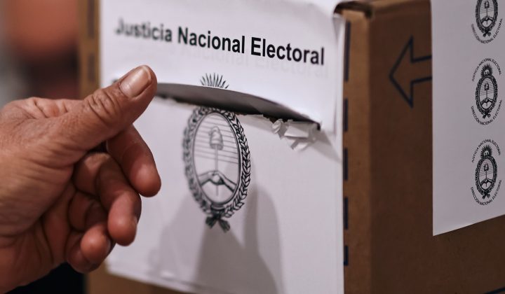La Paridad Política Argentina: Incertidumbre y el Voto del Centro Como Clave para el Futuro