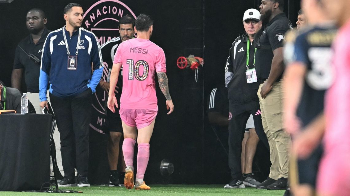 Lionel Messi encendió las alarmas este domingo al abandonar el campo de juego de Inter Miami en el minuto 73 del partido contra Philadelphia