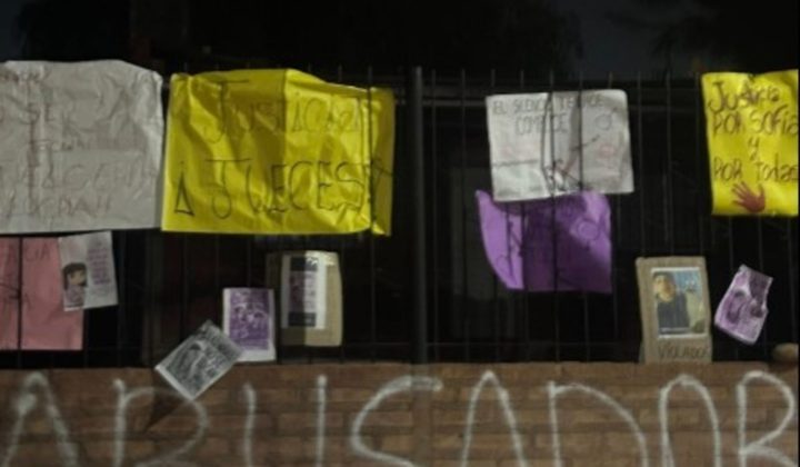 Conmoción en Añelo: Detienen a hombre de 67 años por presunto abuso de menores tras filtración de videos y “pueblada” vecinal
