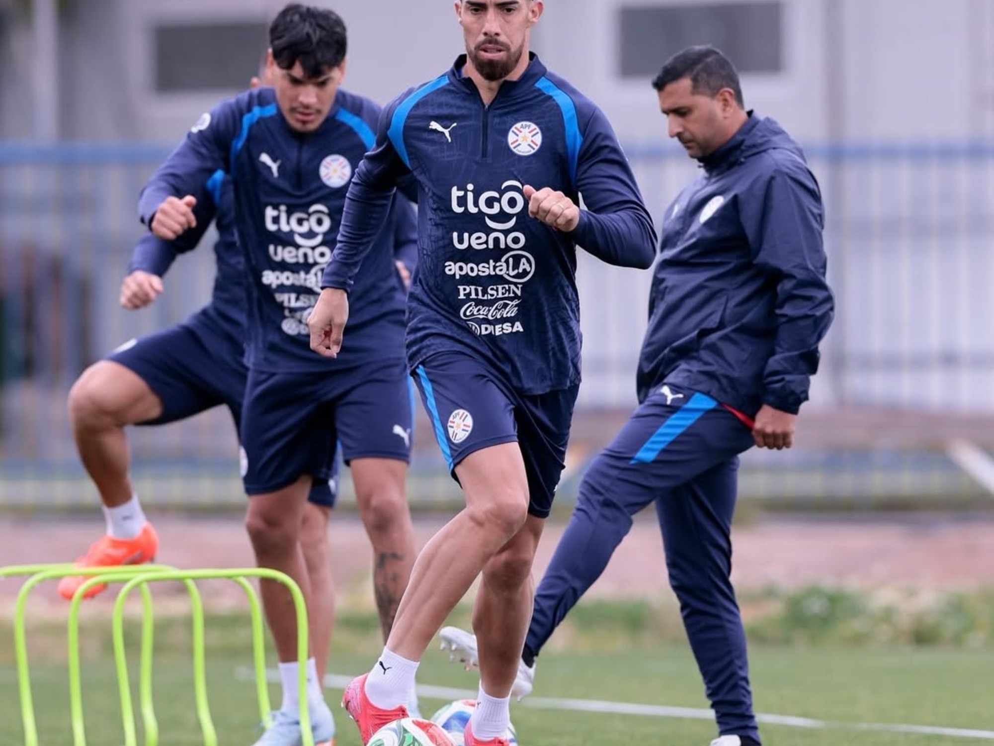 Gabriel Ávalos, delantero de Independiente, entrenando con la selección paraguaya.