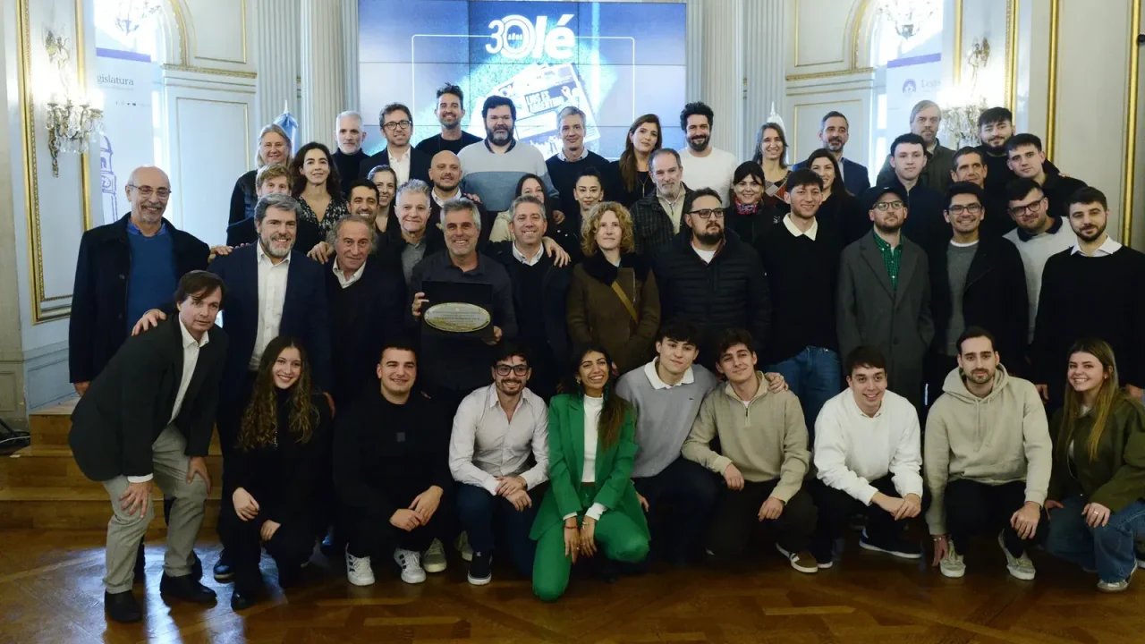 Olé celebra 30 años de historia con un emotivo homenaje de la Legislatura Porteña
