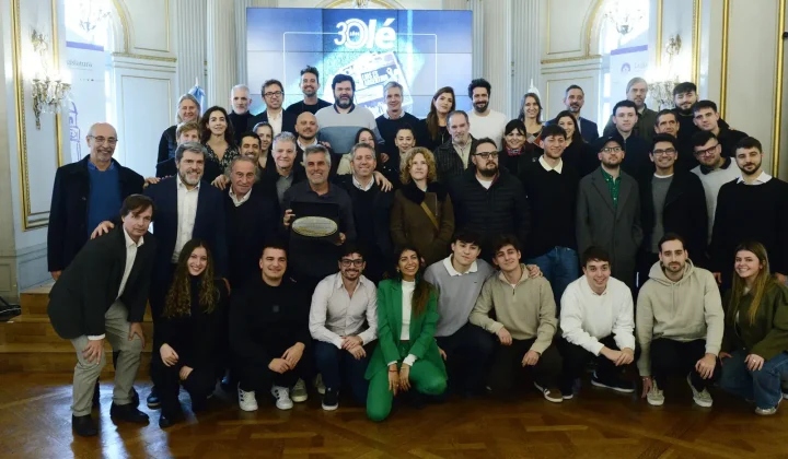 Olé celebra 30 años de historia con un emotivo homenaje de la Legislatura Porteña