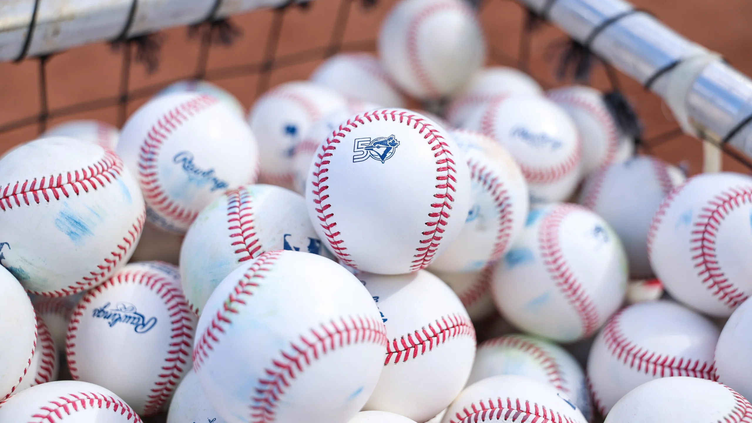 Imagen de una reunión de negociación entre representantes de la Liga de Béisbol Profesional y el sindicato de jugadores.
