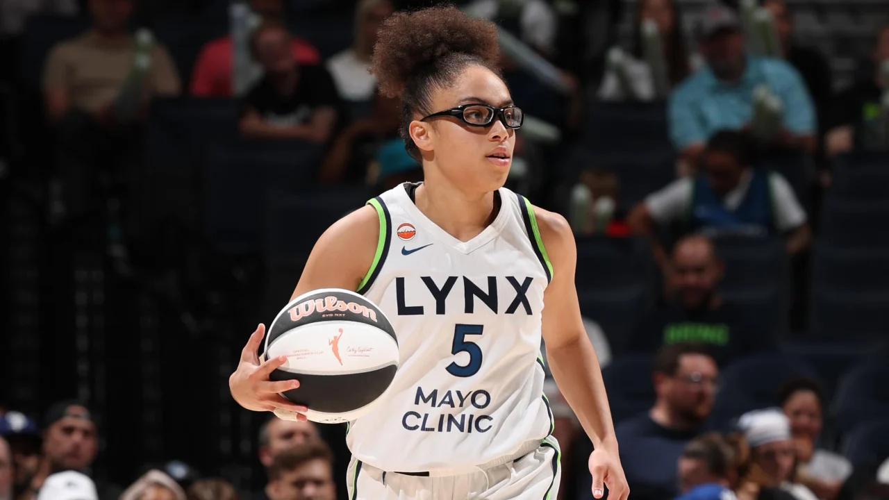TÍTULO: Olivia Miles rompe récord de triples para novatas en la WNBA, superando a Caitlin Clark