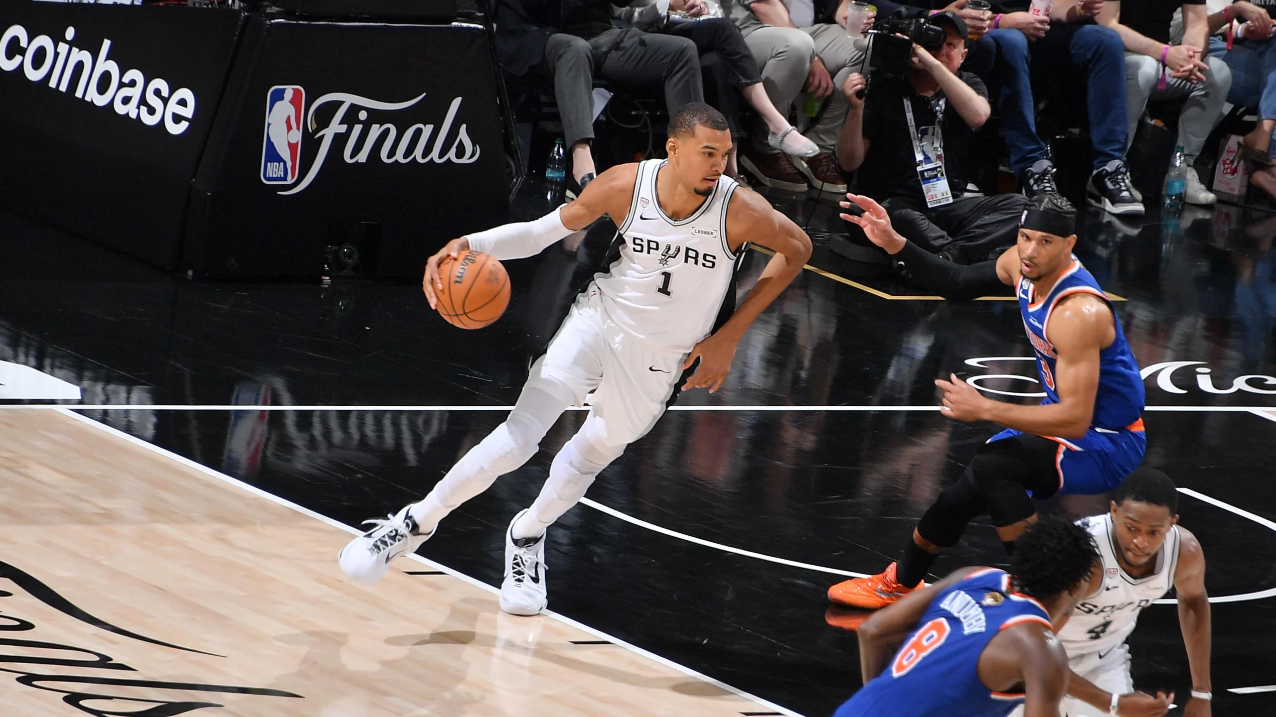 Jugador de los San Antonio Spurs Victor Wembanyama en acción