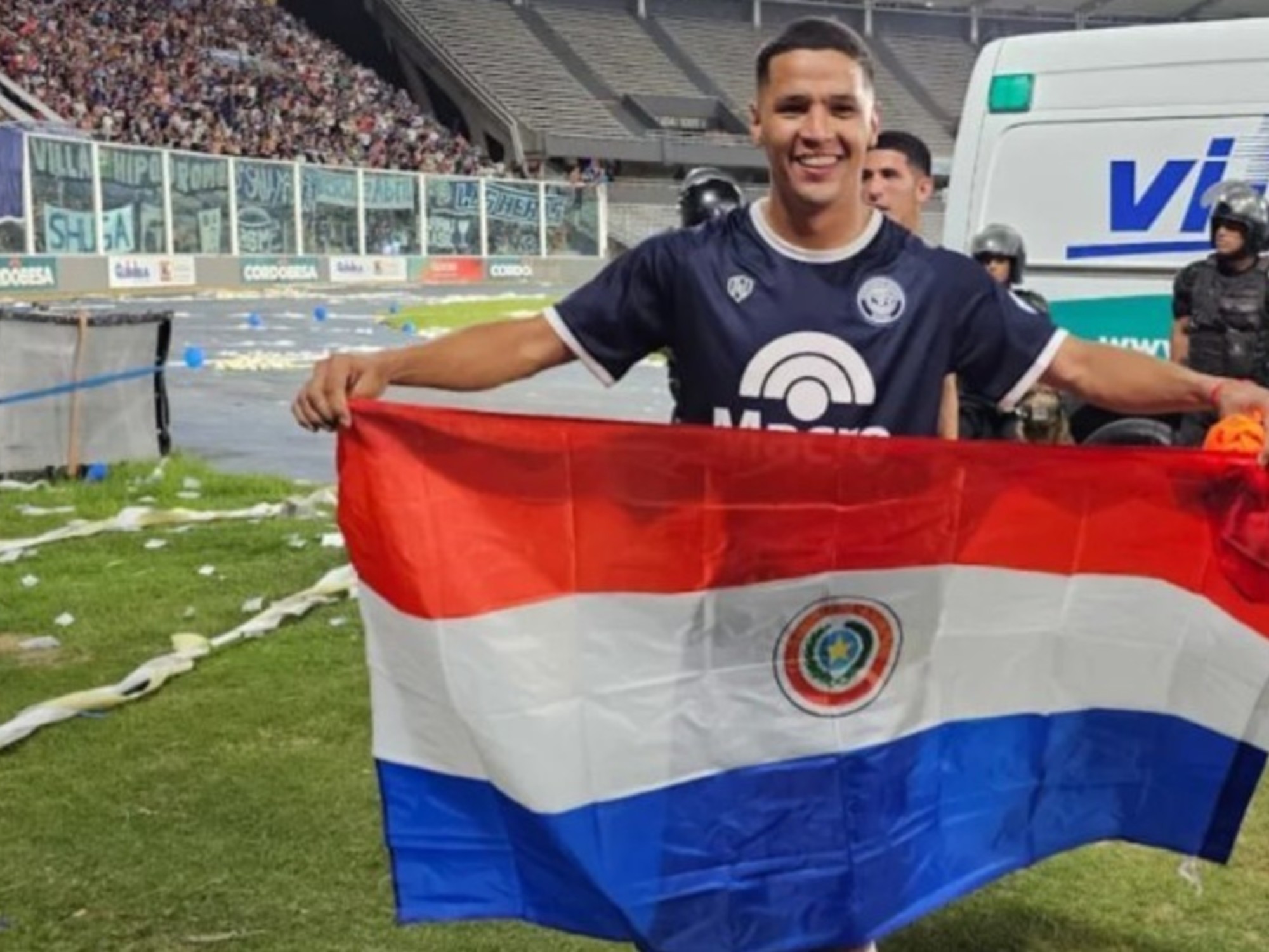 Alex Arce celebra un gol con Independiente Rivadavia