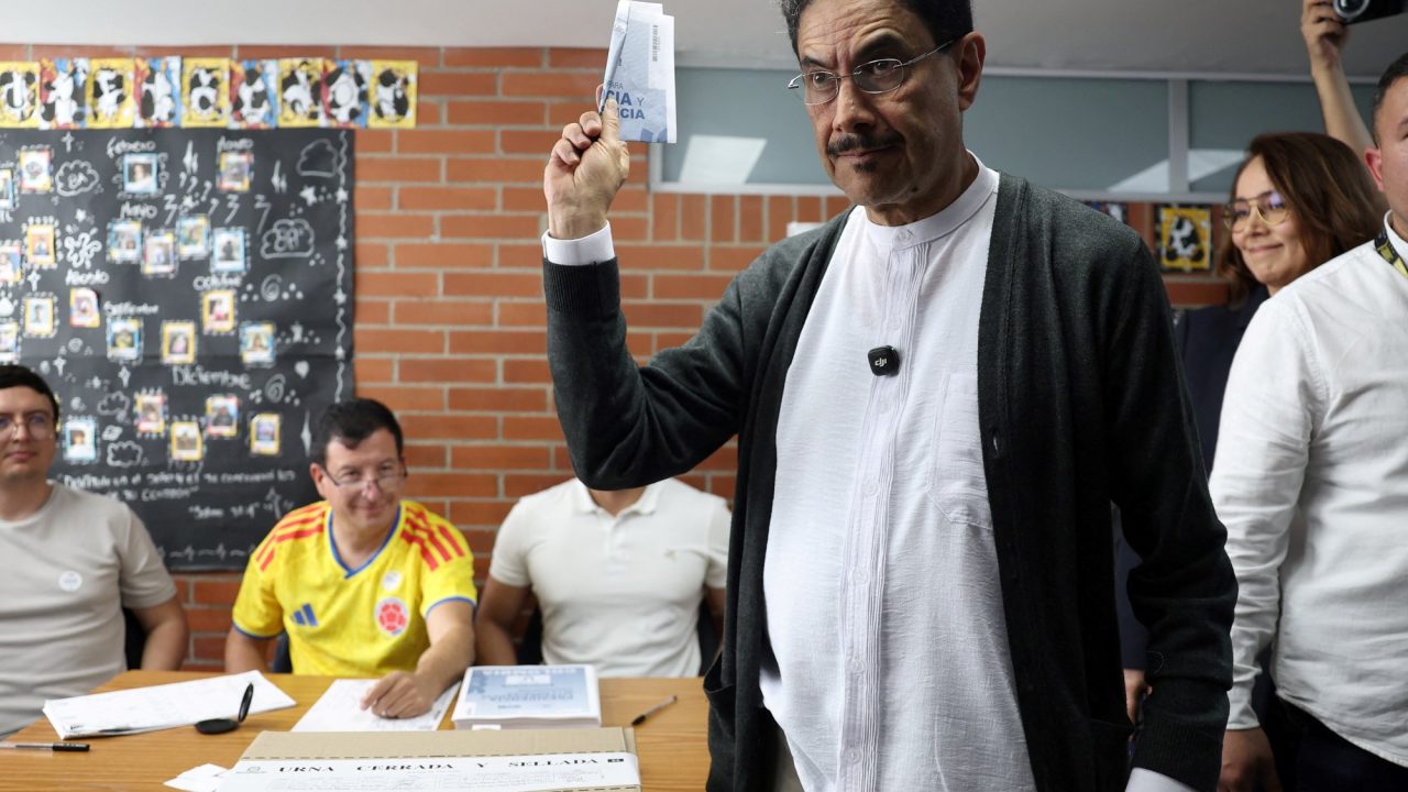 Iván Cepeda, el senador defensor de víctimas, es la apuesta de Petro para la continuidad en Colombia