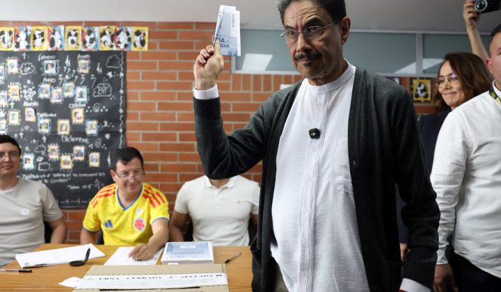 Iván Cepeda, el senador defensor de víctimas, es la apuesta de Petro para la continuidad en Colombia