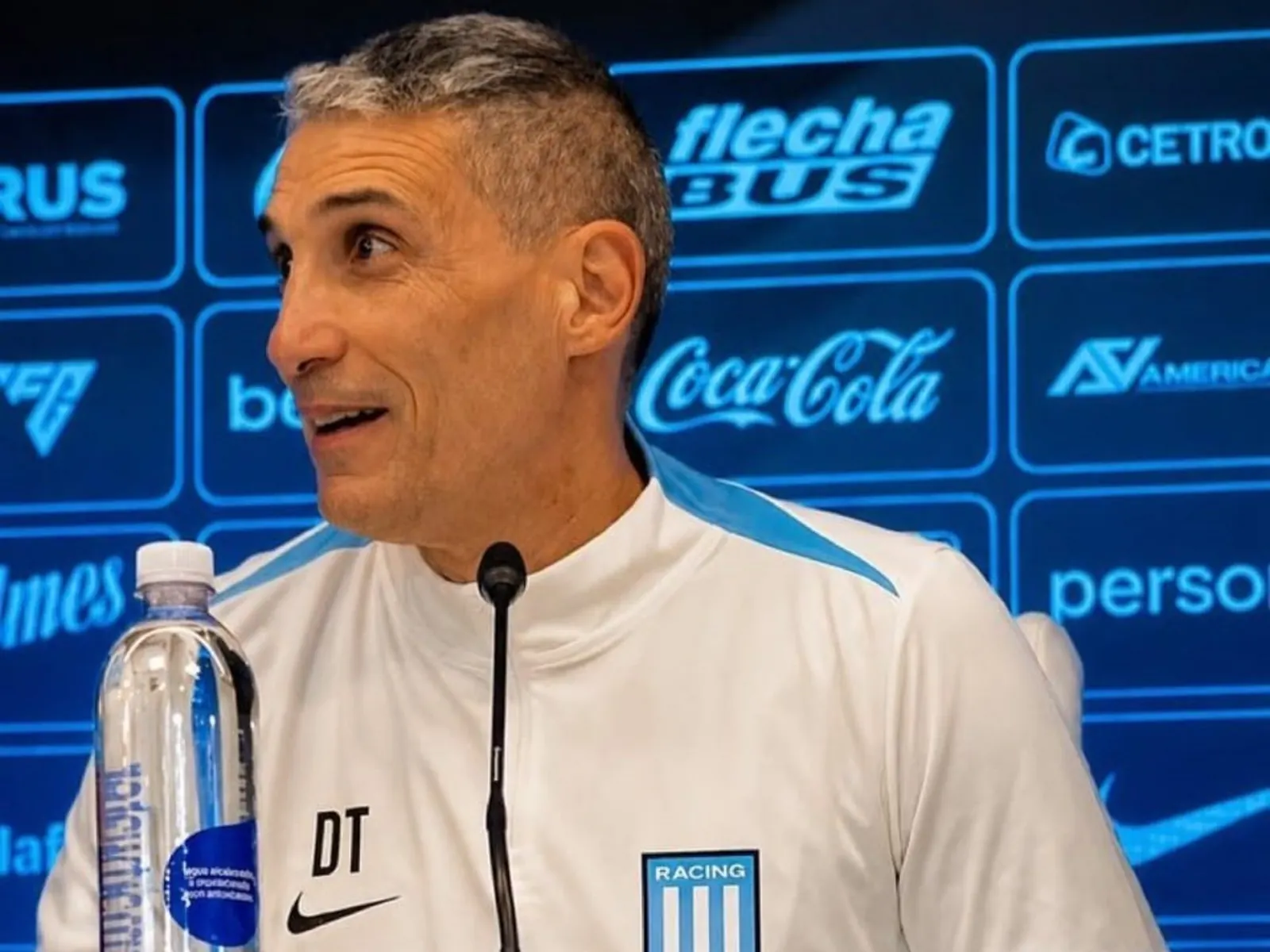 Juan Pablo Vojvoda, nuevo director técnico de Racing, durante su primer entrenamiento.