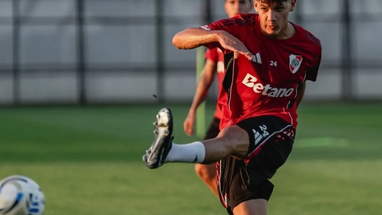 A una semana del regreso del plantel de River Plate a los entrenamientos, el joven volante Juan Cruz Meza ha decidido no tomarse un descanso