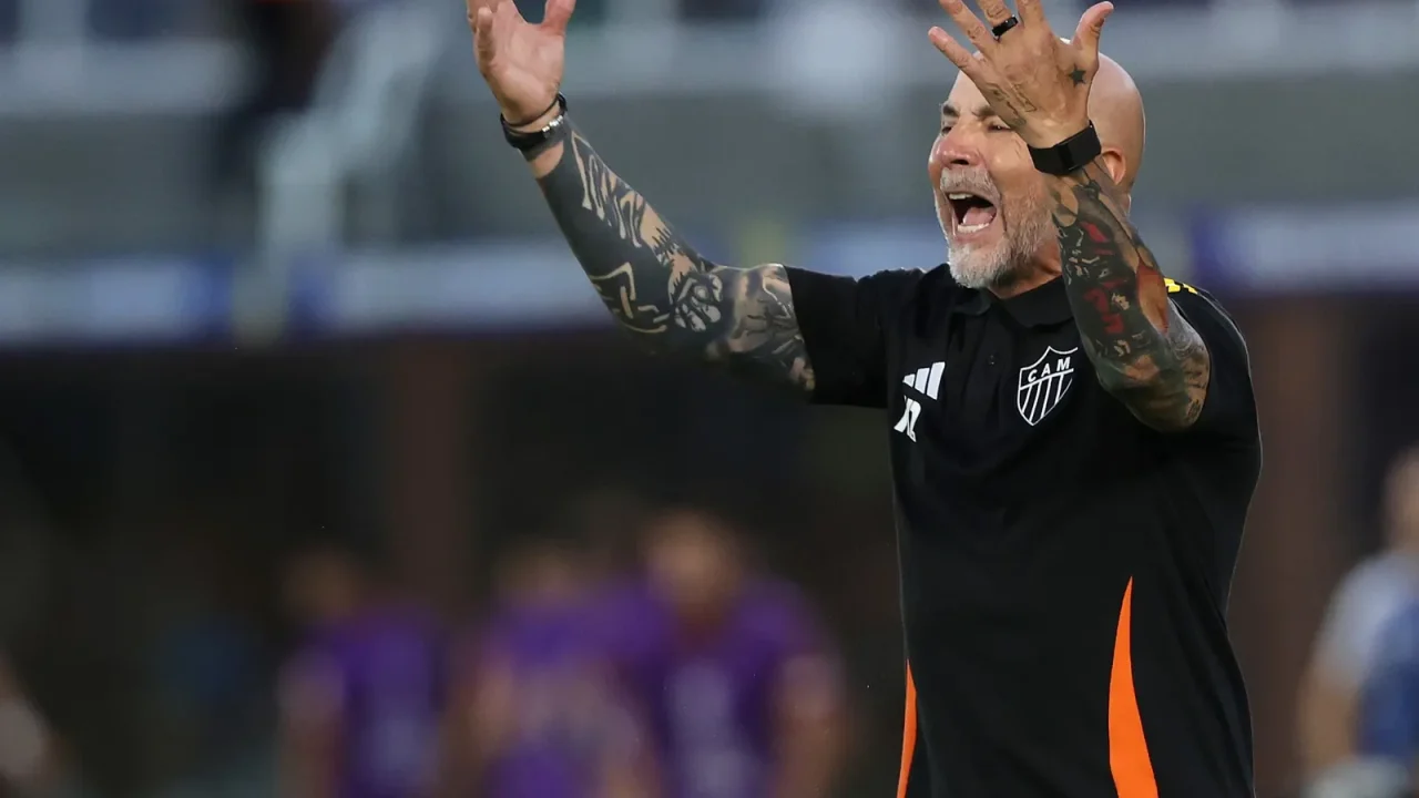 La dirigencia de Talleres de Córdoba se encuentra en la búsqueda de un nuevo director técnico tras la salida de Carlos Tevez, y en las últim