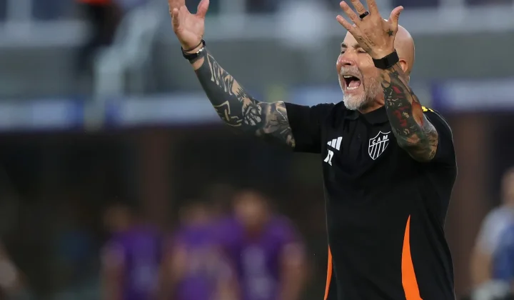 La dirigencia de Talleres de Córdoba se encuentra en la búsqueda de un nuevo director técnico tras la salida de Carlos Tevez, y en las últim
