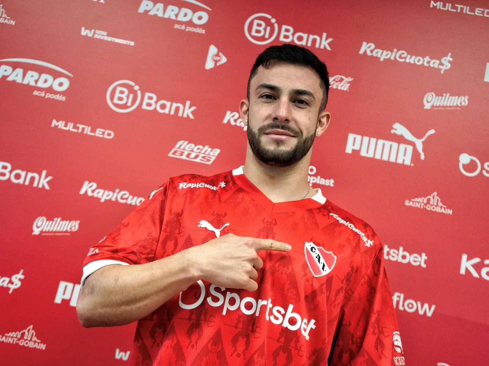 Milton Valenzuela, jugador de Independiente, durante un partido.