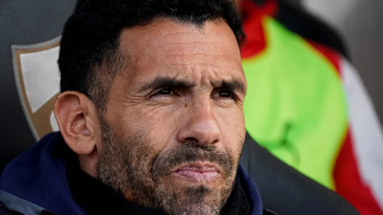 La noticia sacudió los cimientos de Independiente. Carlos Tevez, quien dirigió al club de Avellaneda hasta mayo de 2024, ha presentado una d