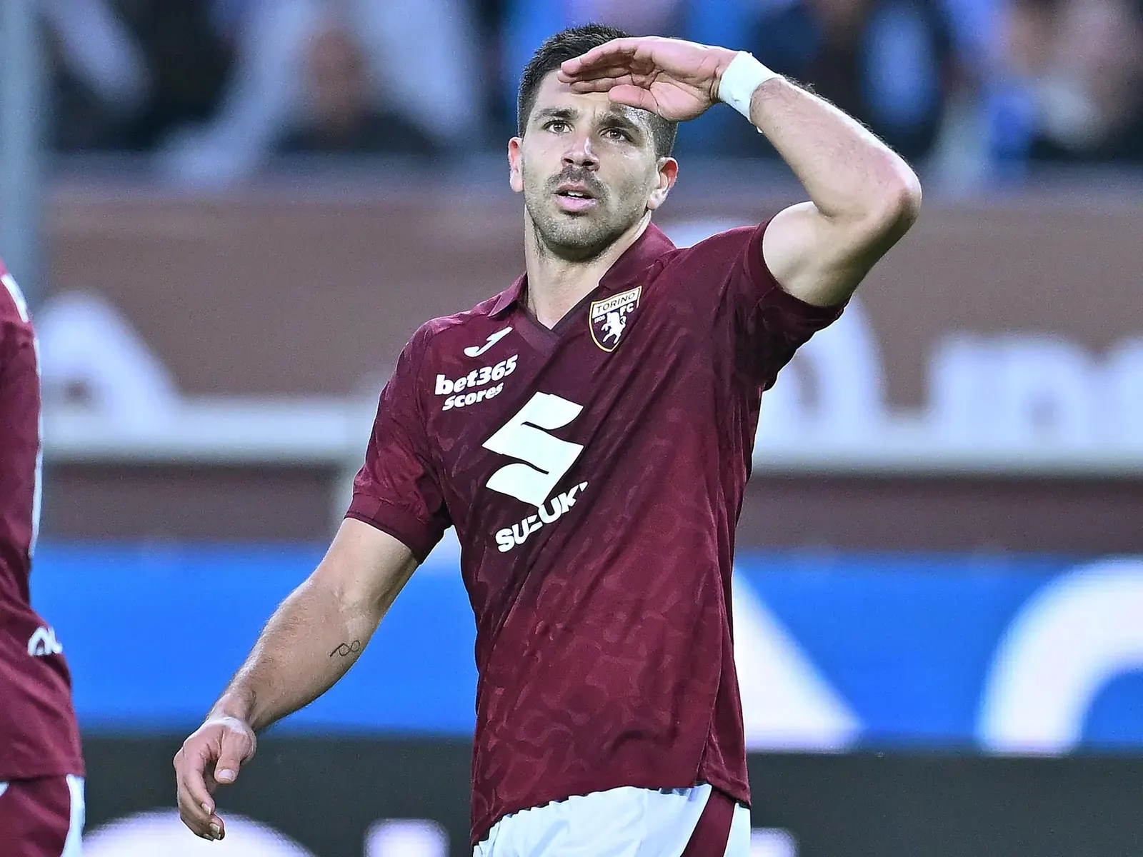 Giovanni Simeone, delantero argentino, en acción durante un partido de la Serie A con la camiseta del Torino.