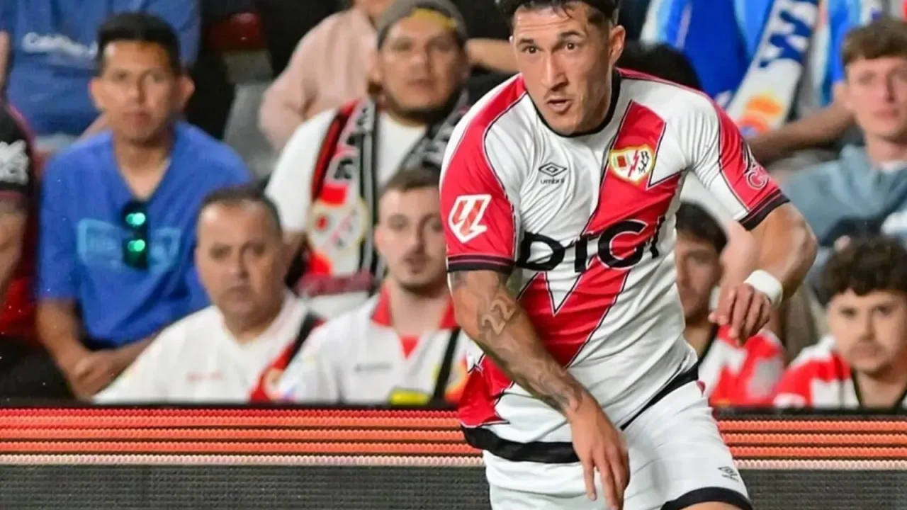 Racing: la demora en la llegada de Espino y los otros refuerzos que se gestionan