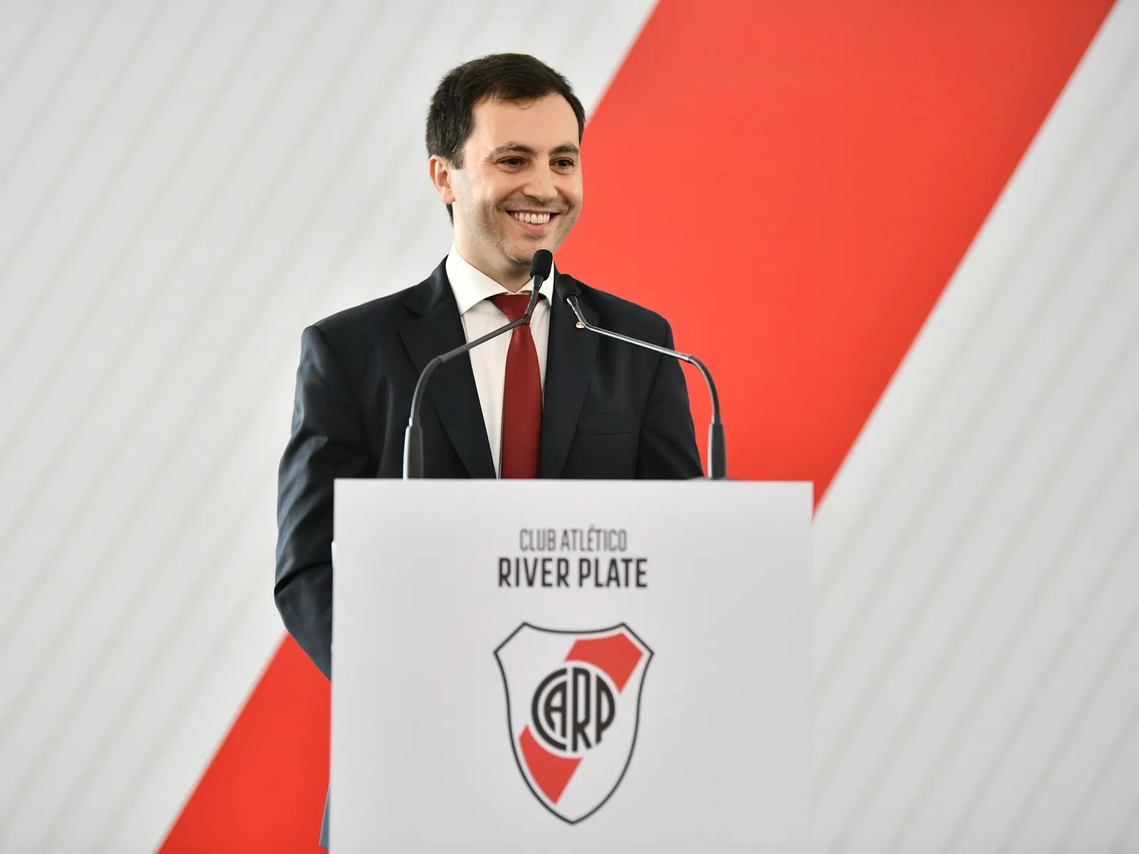 Stéfano Di Carlo, presidente de River Plate, durante una conferencia de prensa.