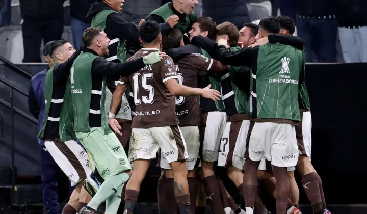 Platense dio un golpe sobre la mesa en su primera participación histórica en la Copa Libertadores al derrotar a Corinthians por 2-0 en su vi
