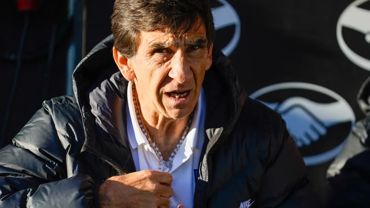 Racing responde a Gustavo Costas: “El contrato fue rescindido