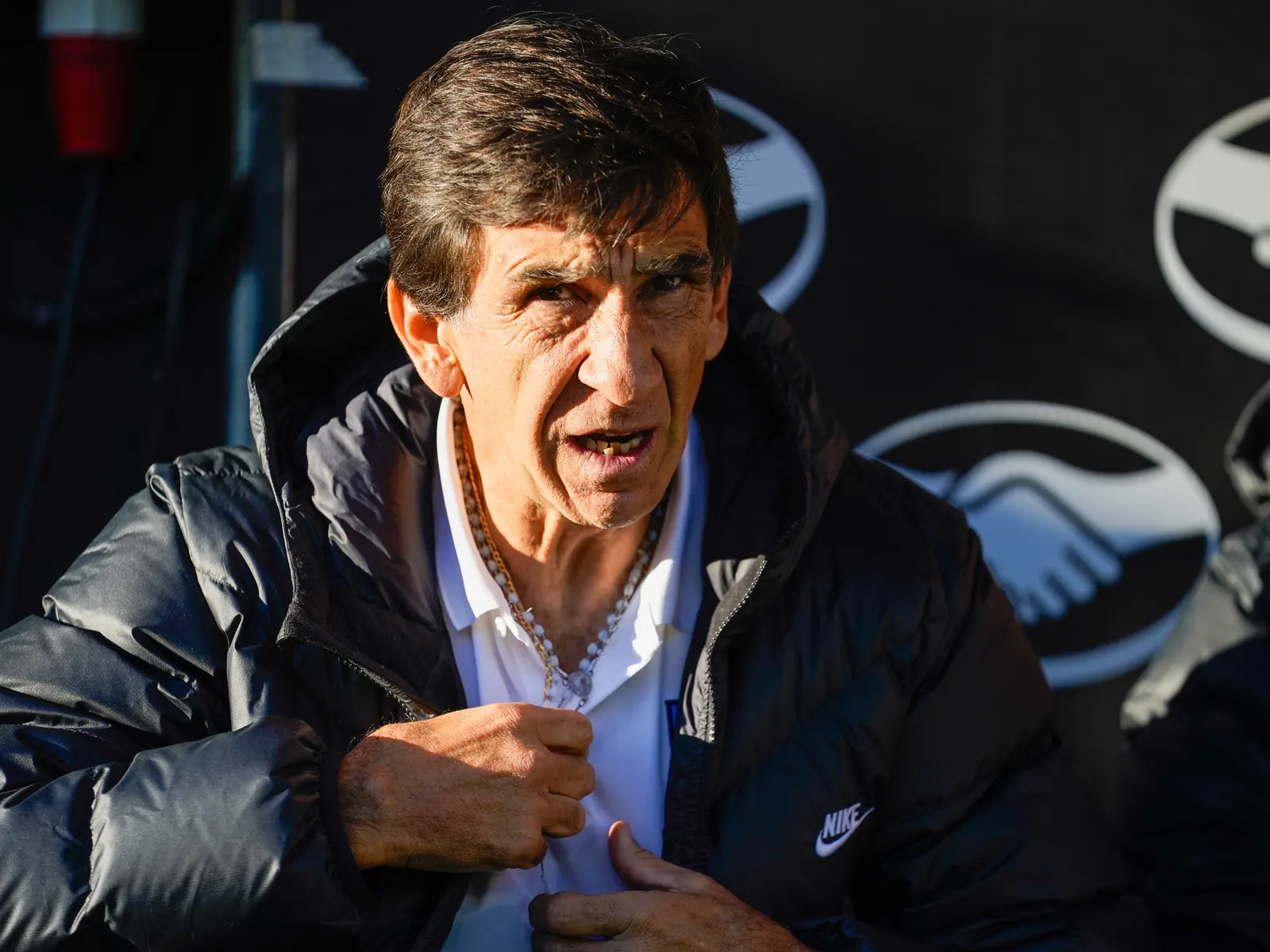 Gustavo Costas al frente del equipo de Racing Club en su estadio.