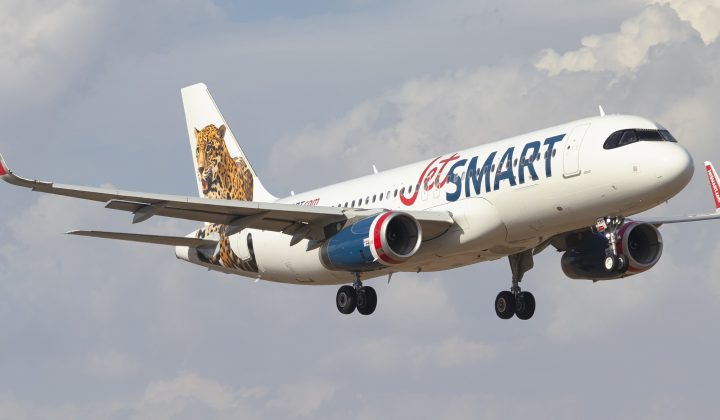 La aerolínea de bajo costo JetSmart ha anunciado su regreso a la ruta aérea entre Aeroparque (Buenos Aires) y la provincia de Jujuy, con una