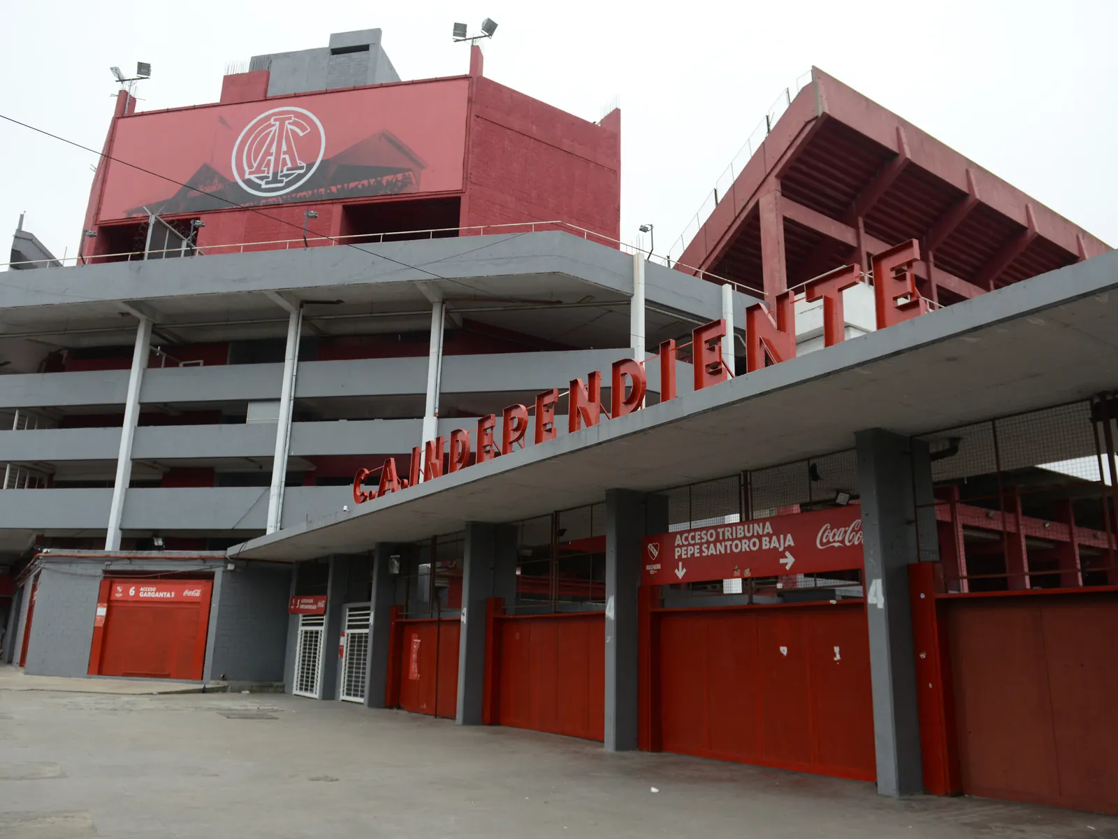 Jugadores de Independiente celebrando en el estadio Libertadores de América-Ricardo Enrique Bochini