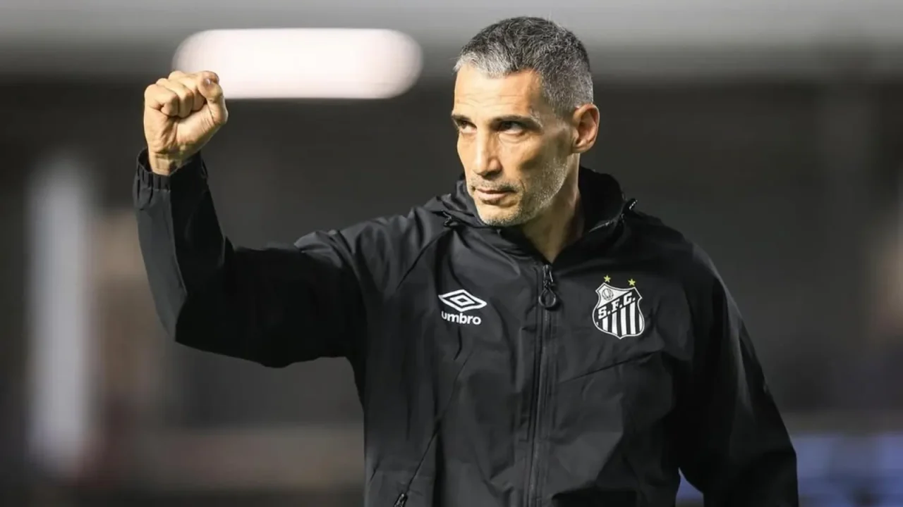 La dirigencia de Racing Club ha avanzado significativamente en la contratación de Juan Pablo Vojvoda como el próximo director técnico del eq