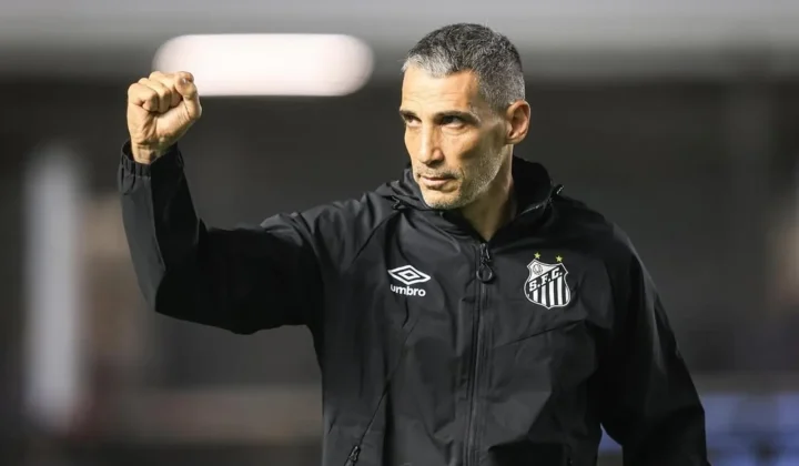 La dirigencia de Racing Club ha avanzado significativamente en la contratación de Juan Pablo Vojvoda como el próximo director técnico del eq