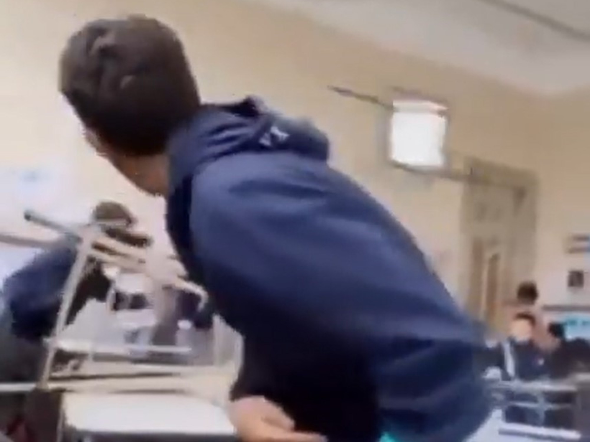 Estudiantes en un aula escolar argentina, representando el contexto de violencia escolar.
