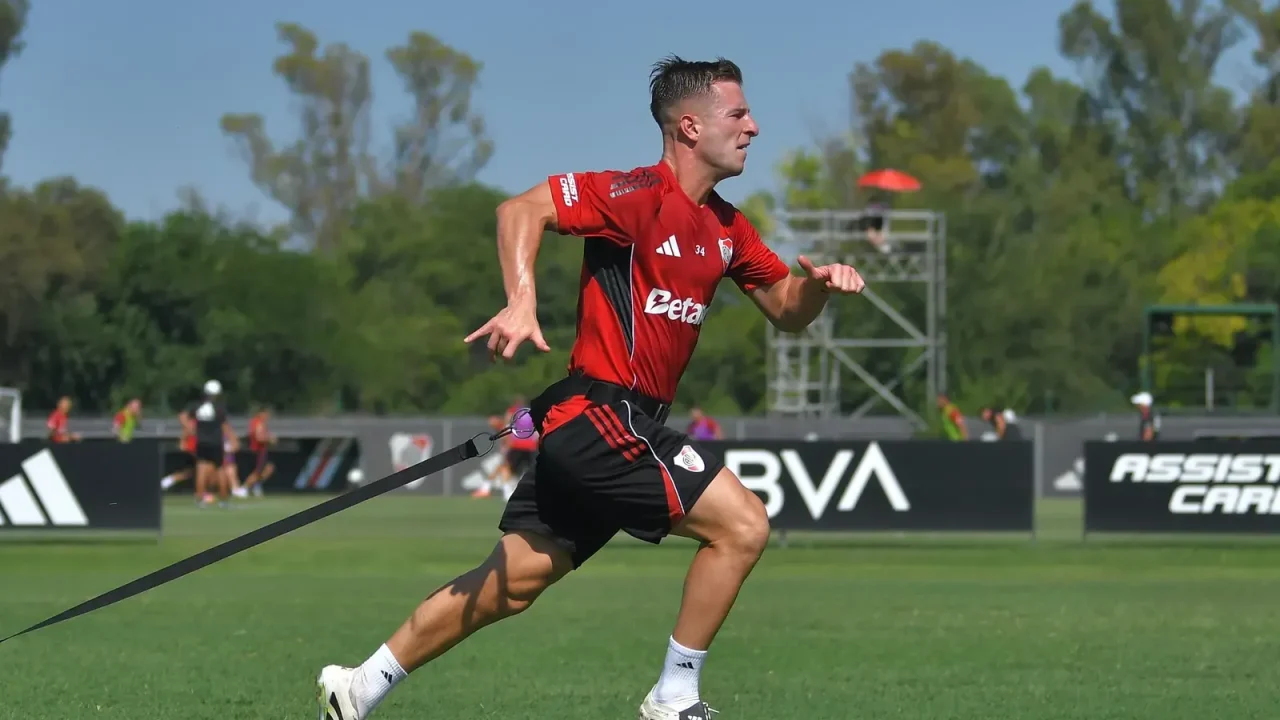 El ciclo de Giuliano Galoppo en River Plate parece haber llegado a su fin. Según informaciones, el club le ha comunicado al volante que debe