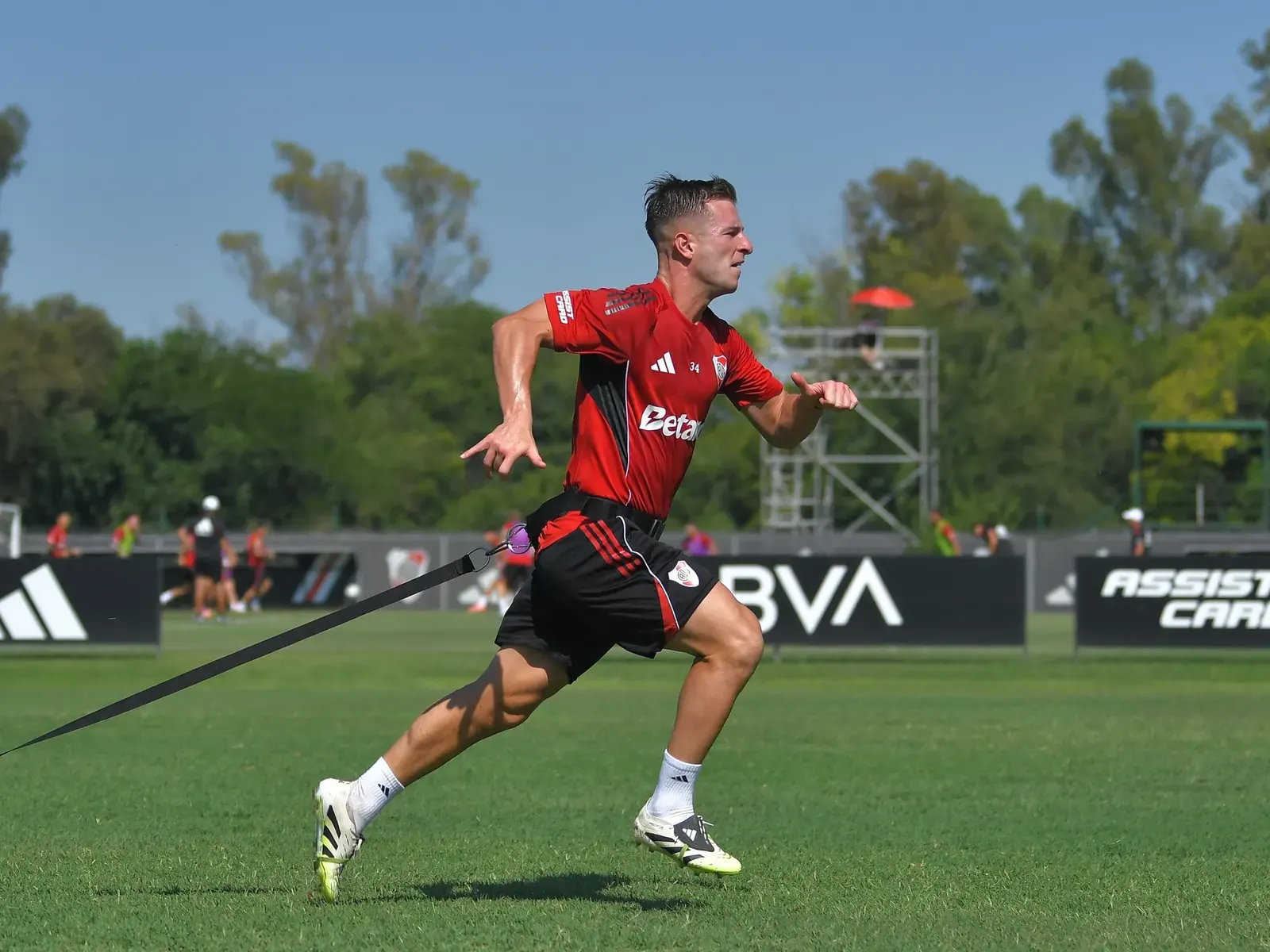 Giuliano Galoppo, jugador de River Plate, durante un entrenamiento en el club.