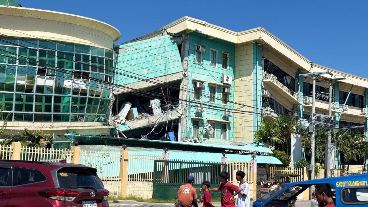 Potente terremoto de magnitud 7,8 sacude el sur de Filipinas: al menos tres muertos y edificios colapsados