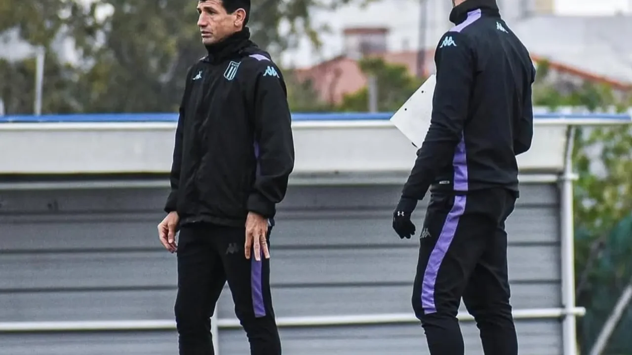 Chirola Romero debuta como DT interino de Racing con un equipo con varios juveniles ante Independiente Petrolero