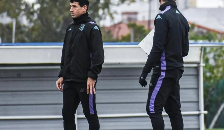 Chirola Romero debuta como DT interino de Racing con un equipo con varios juveniles ante Independiente Petrolero