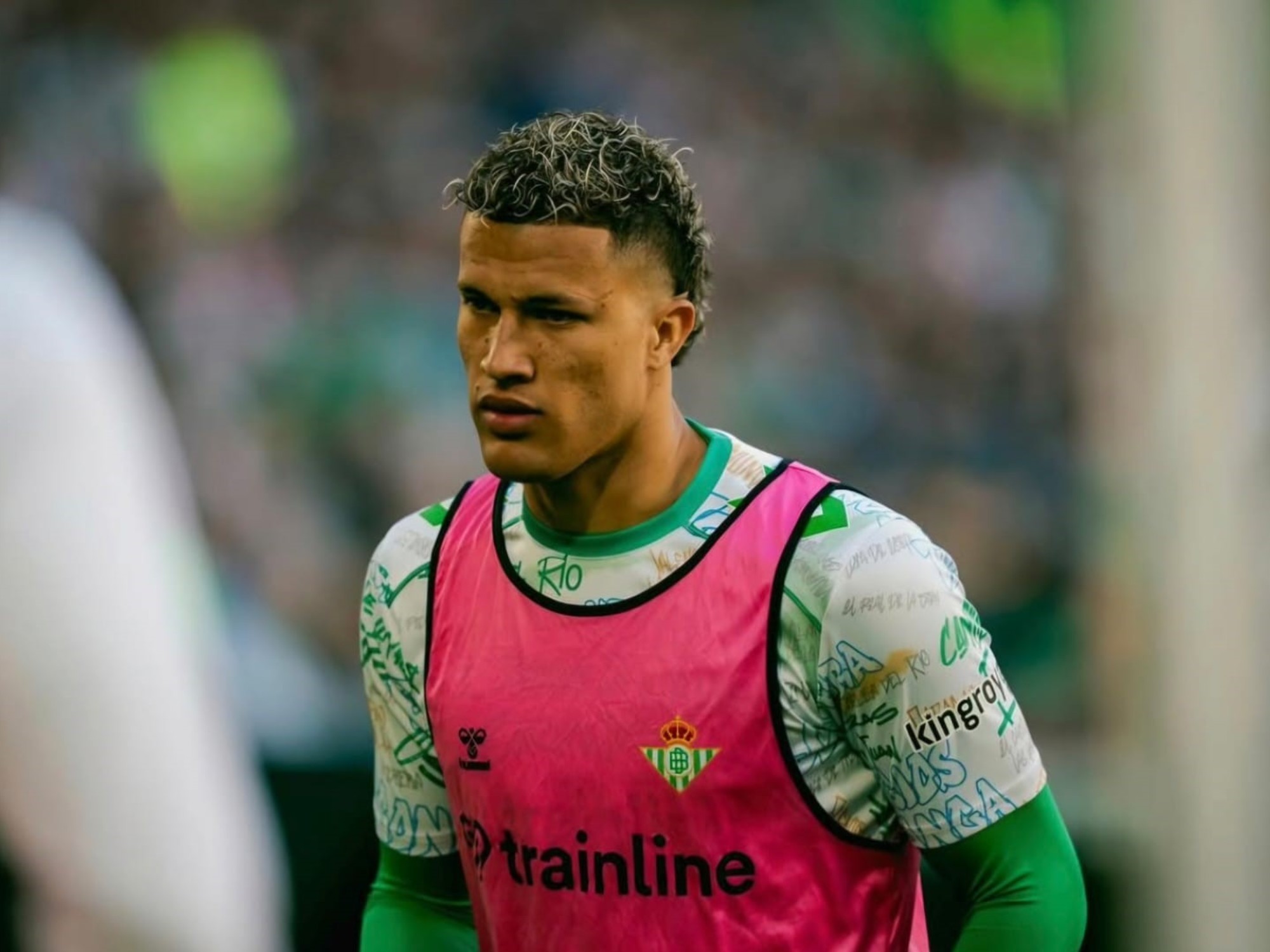 Nelson Deossa, futbolista colombiano, con la camiseta de un equipo europeo.