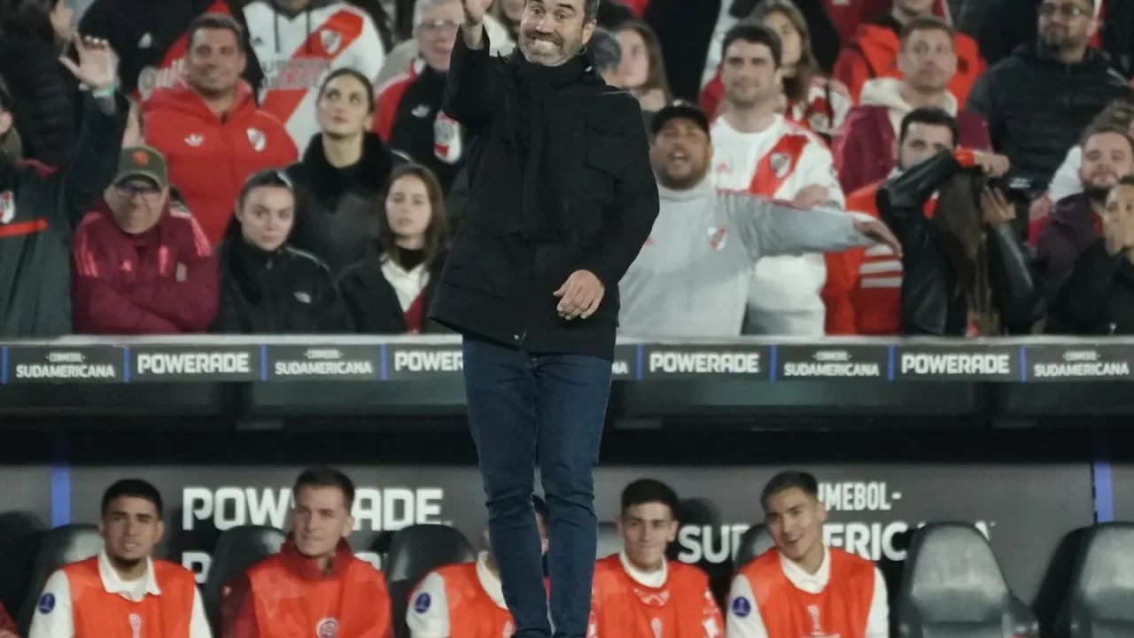 Coudet se ilusiona con Otamendi y promete un “algo lindo” para el hincha de River
