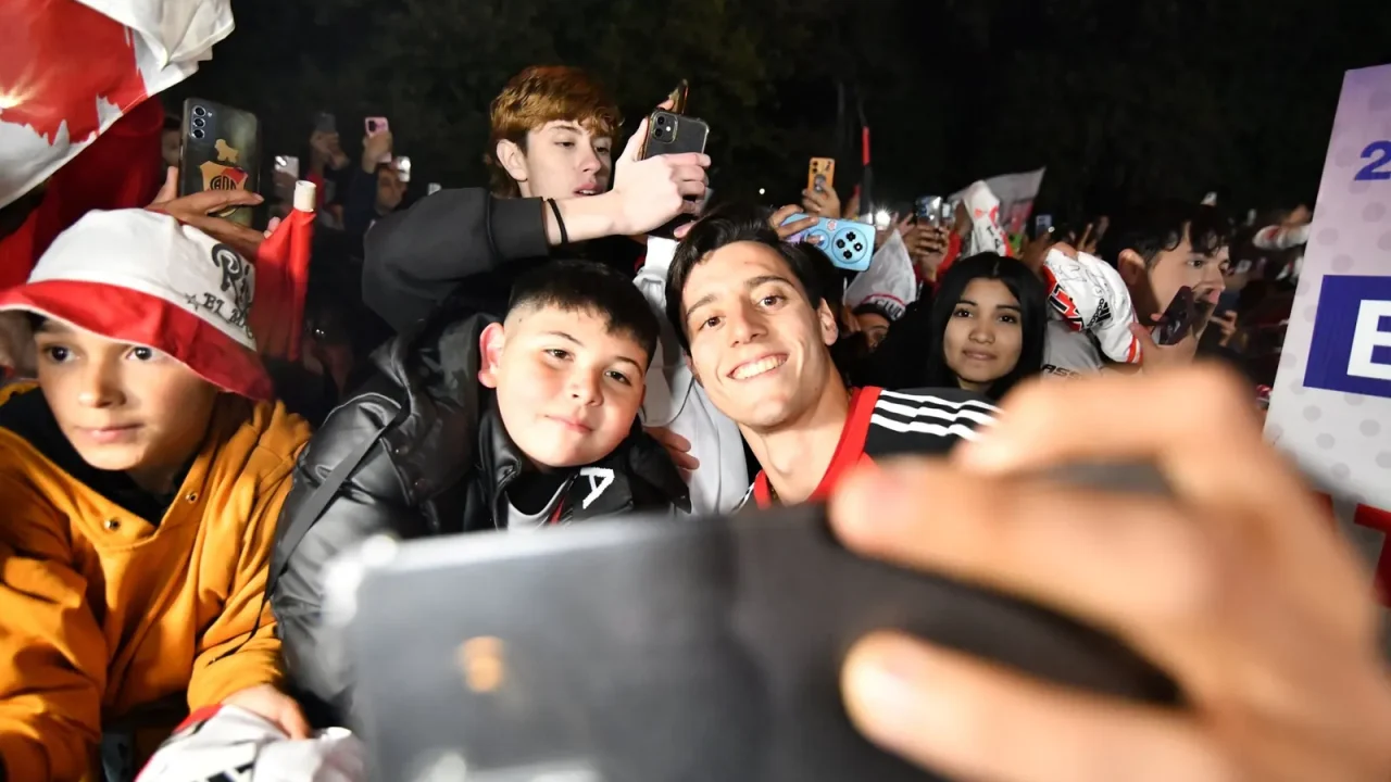 Santiago Beltrán: El joven arquero de River que recibe elogios de rivales y Scaloni