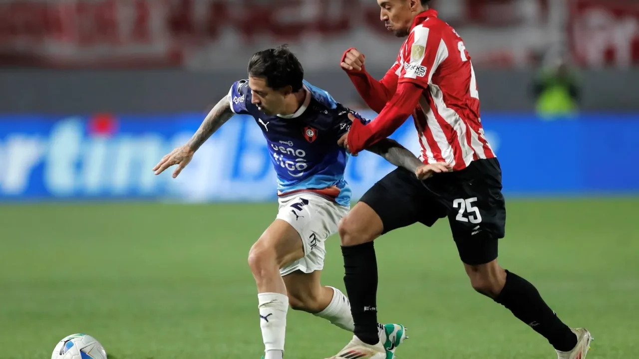 Un nuevo frente legal se abre para Racing. El club de Avellaneda enfrenta una demanda por parte de Fabricio Domínguez, futbolista que debutó