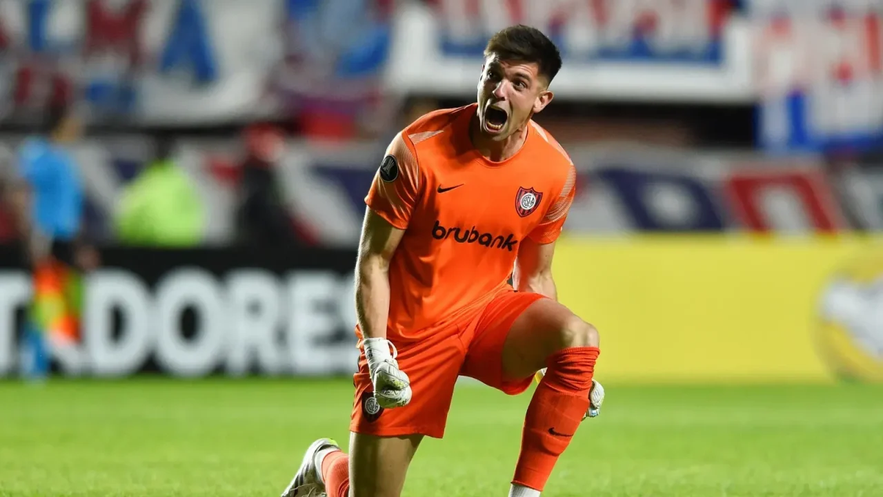 El mercado de pases del fútbol argentino se agita, y un nombre que podría sonar con fuerza es el de Facundo Altamirano, actual arquero de Sa