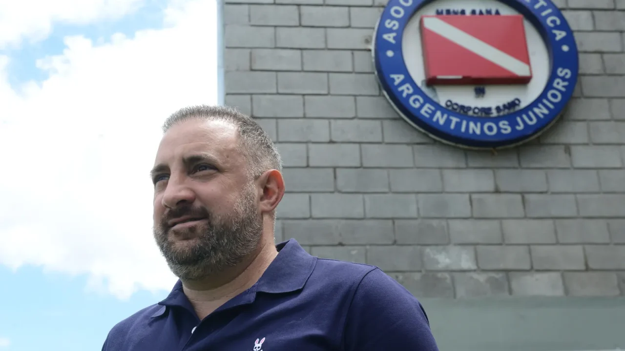 Argentinos Juniors, conocido como “El Bicho”, ha dado un paso audaz hacia el futuro del fútbol argentino al anunciar una innovadora iniciati