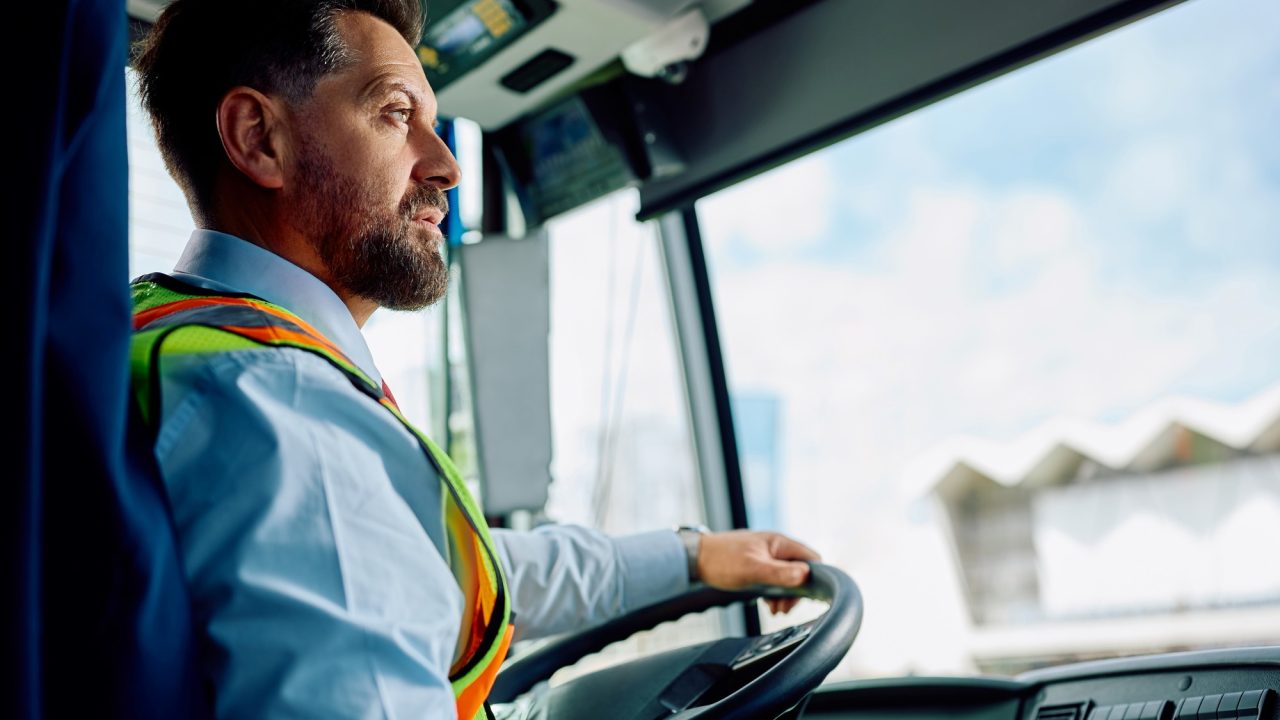 Salario de conductores de transporte en Chicago: ¿Cuánto se gana en 2026?